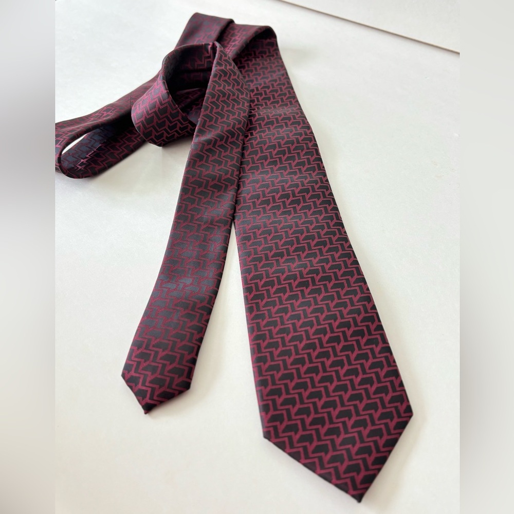 Vintage Velette Large red and black patterned Tie